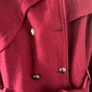 Womens Burgundy scalloped pea coat.  Beautiful coat.  In good condition.  Medium